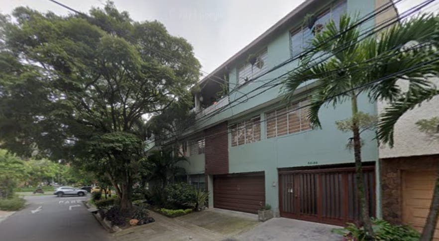 Casa Comercial en arriendo en Conquistadores, Laureles, Medellín — foto 1 de 19