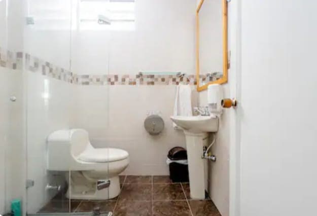 Casa Comercial en arriendo en Conquistadores, Laureles, Medellín — foto 4 de 19