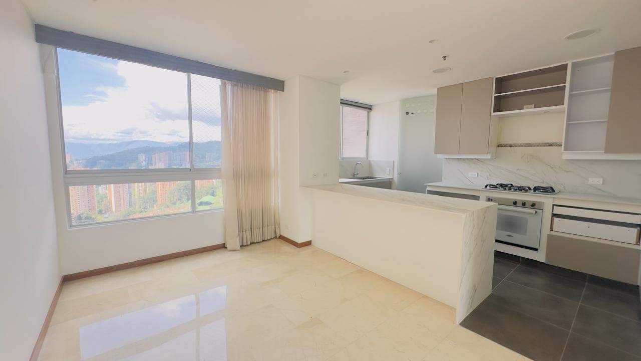 Apartamento en arriendo en El Tesoro, El Poblado, Medellín — foto 2 de 17