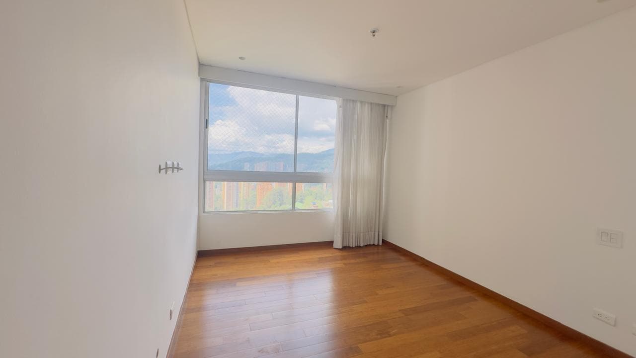 Apartamento en arriendo en El Tesoro, El Poblado, Medellín — foto 4 de 17