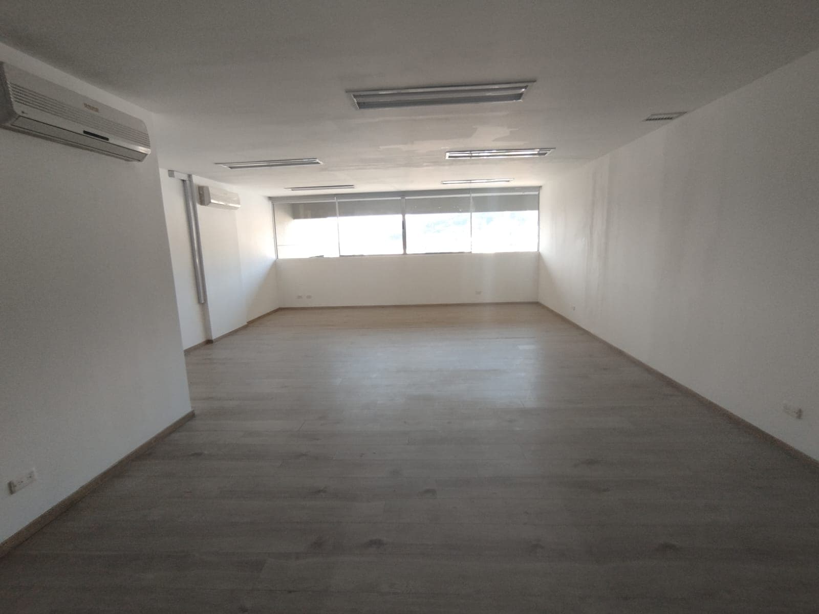Oficina en arriendo en Los Balsos, El Poblado, Medellín — foto 3 de 9
