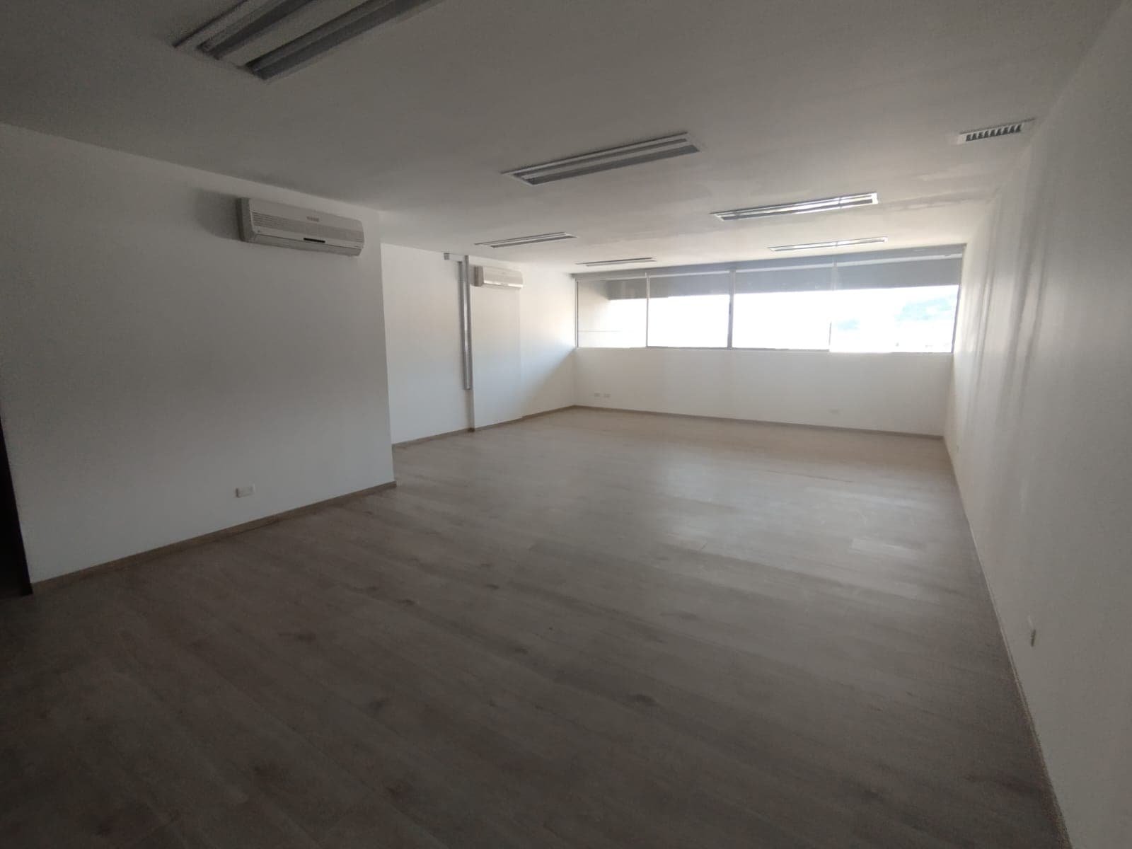 Oficina en arriendo en Los Balsos, El Poblado, Medellín — foto 4 de 9