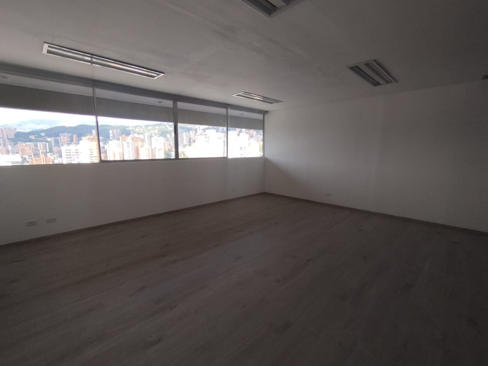 Oficina en arriendo en Los Balsos, El Poblado, Medellín — foto 5 de 9