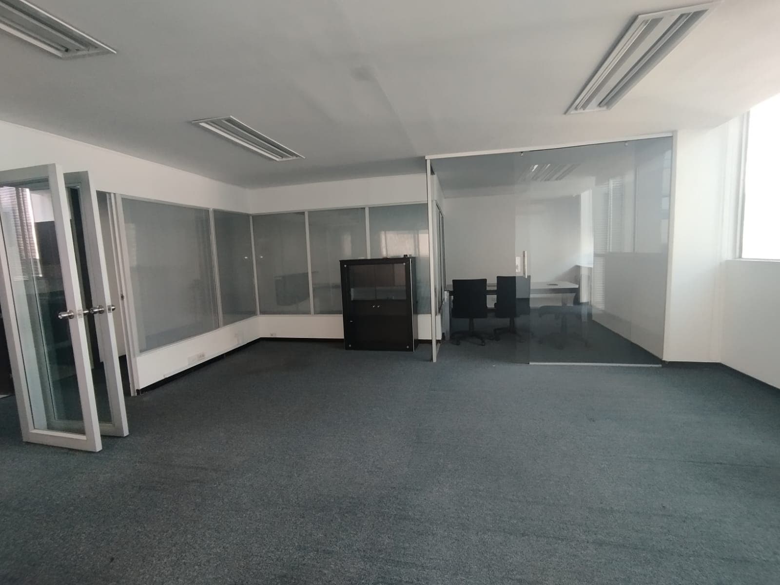 Oficina en arriendo en Los Balsos, El Poblado, Medellín — foto 1 de 12