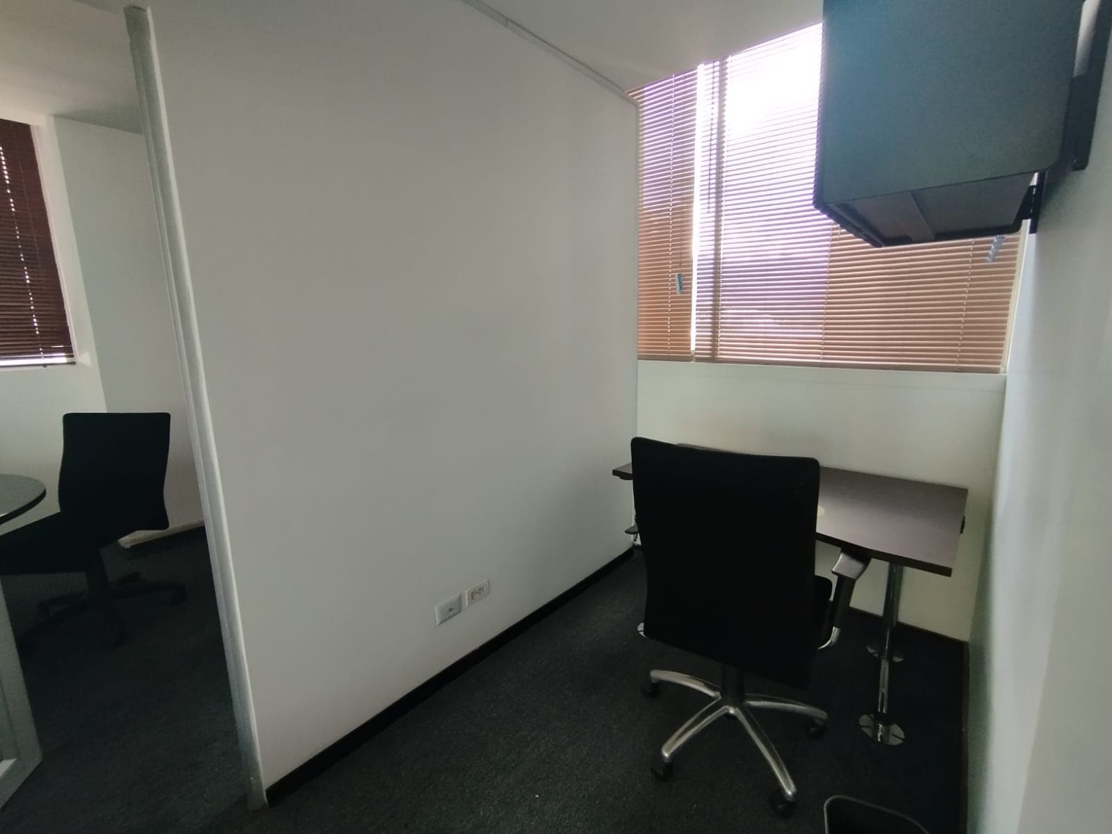 Oficina en arriendo en Los Balsos, El Poblado, Medellín — foto 5 de 12