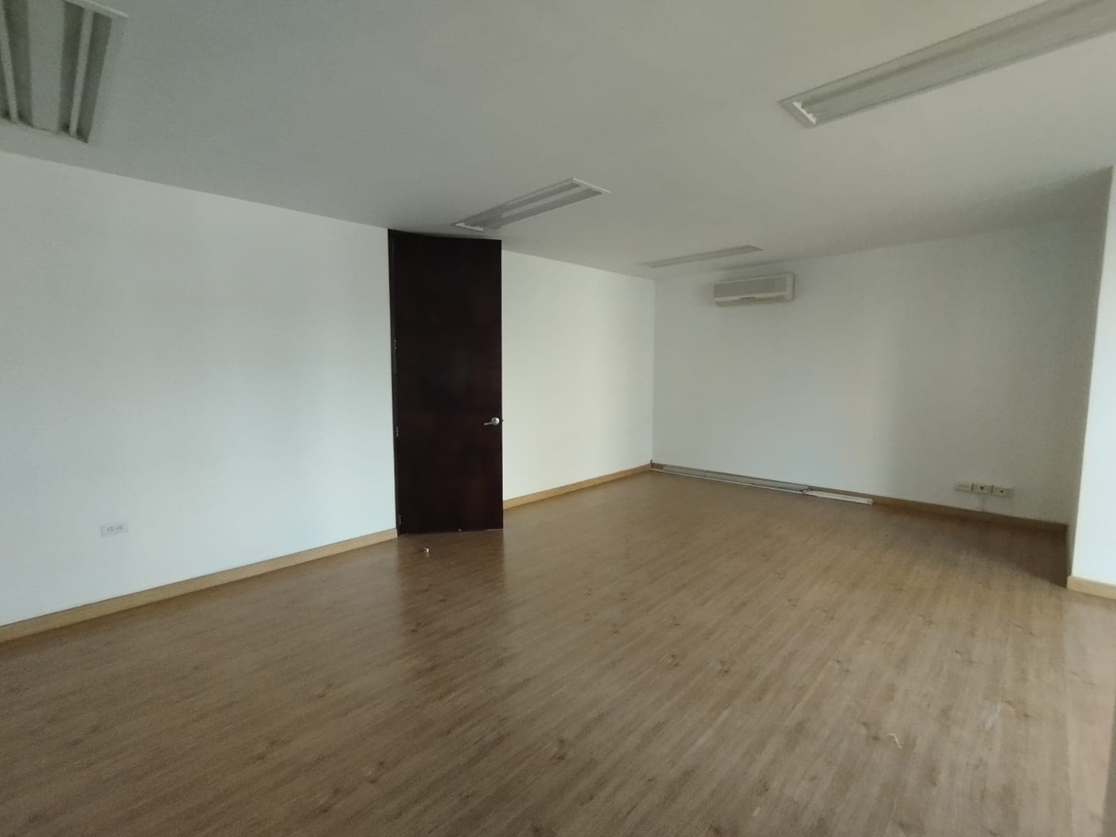 Oficina en arriendo en Los Balsos, El Poblado, Medellín — foto 1 de 13