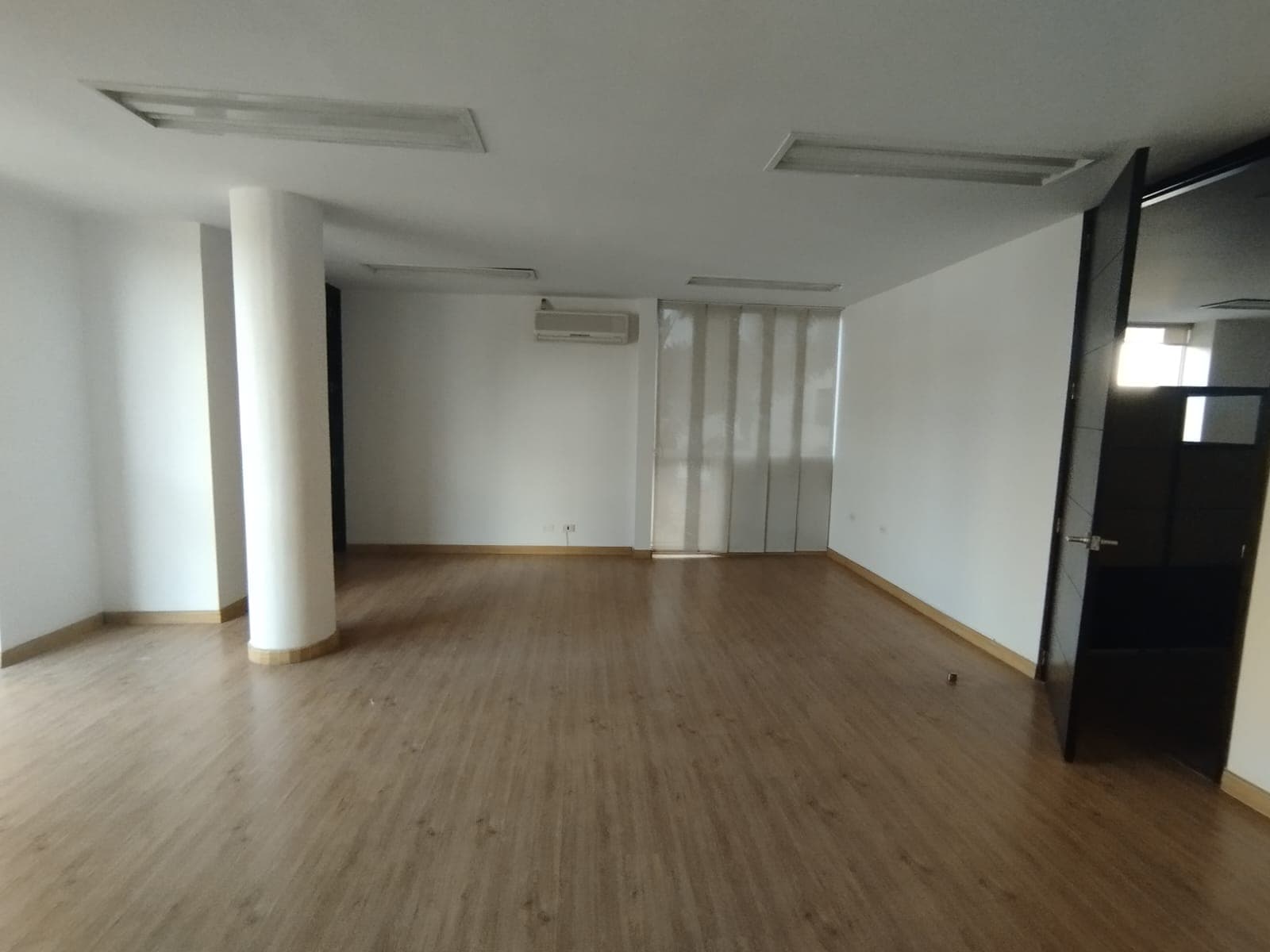 Oficina en arriendo en Los Balsos, El Poblado, Medellín — foto 5 de 13