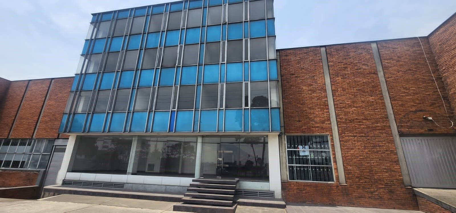 Edificio en arriendo en Fontibon, Bogotá, D.c. — foto 2 de 11