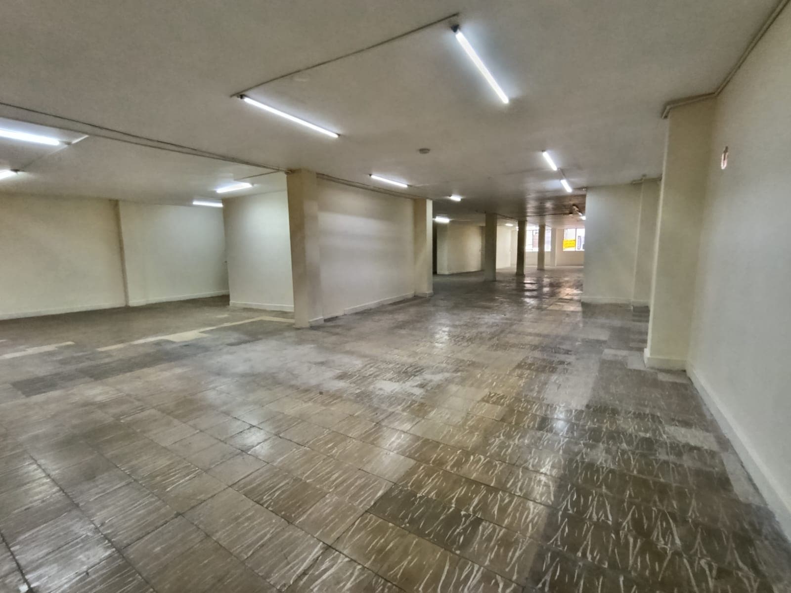 Bodega en arriendo en La Floresta, La America, Medellín — foto 1 de 19