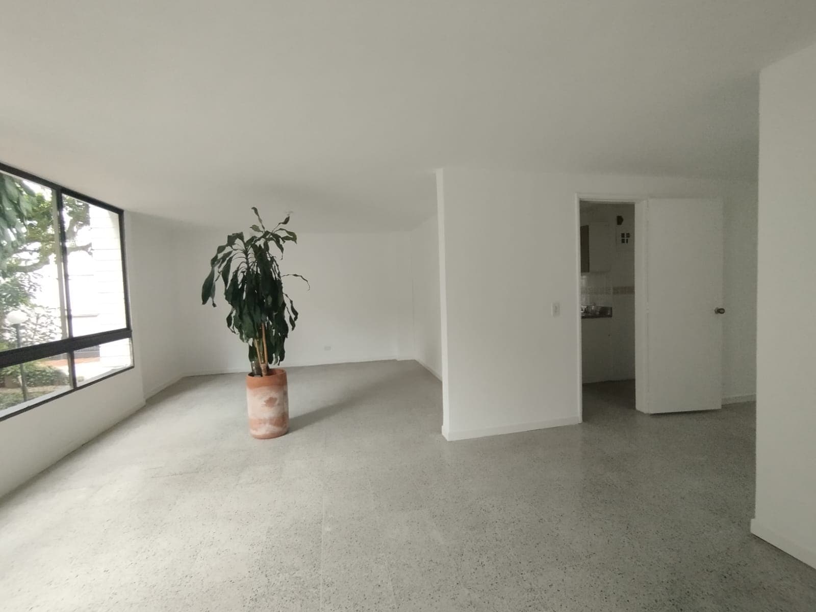 Apartamento en arriendo en Patio Bonito, El Poblado, Medellín — foto 2 de 20