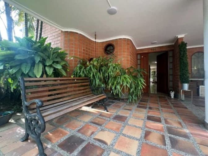 Casa Vivienda en arriendo en La Calera, El Poblado, Medellín — foto 2 de 20