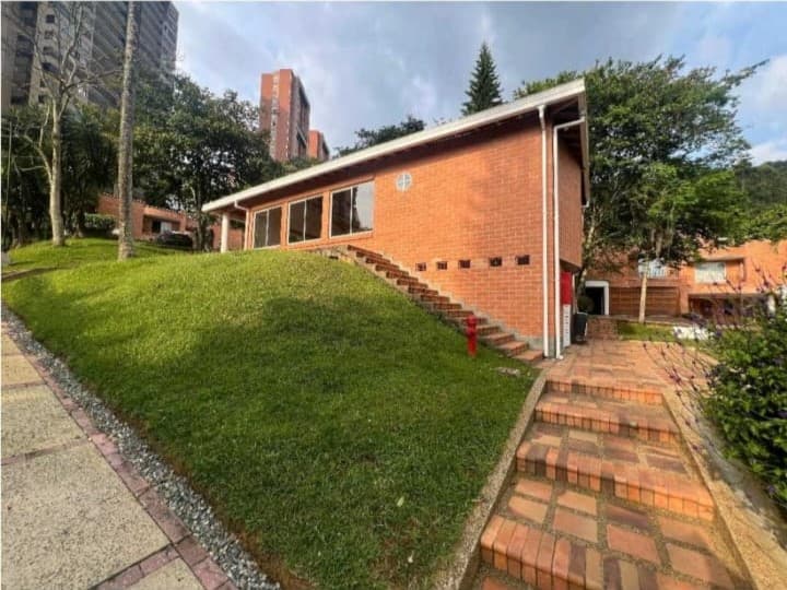 Casa Vivienda en arriendo en La Calera, El Poblado, Medellín — foto 5 de 20