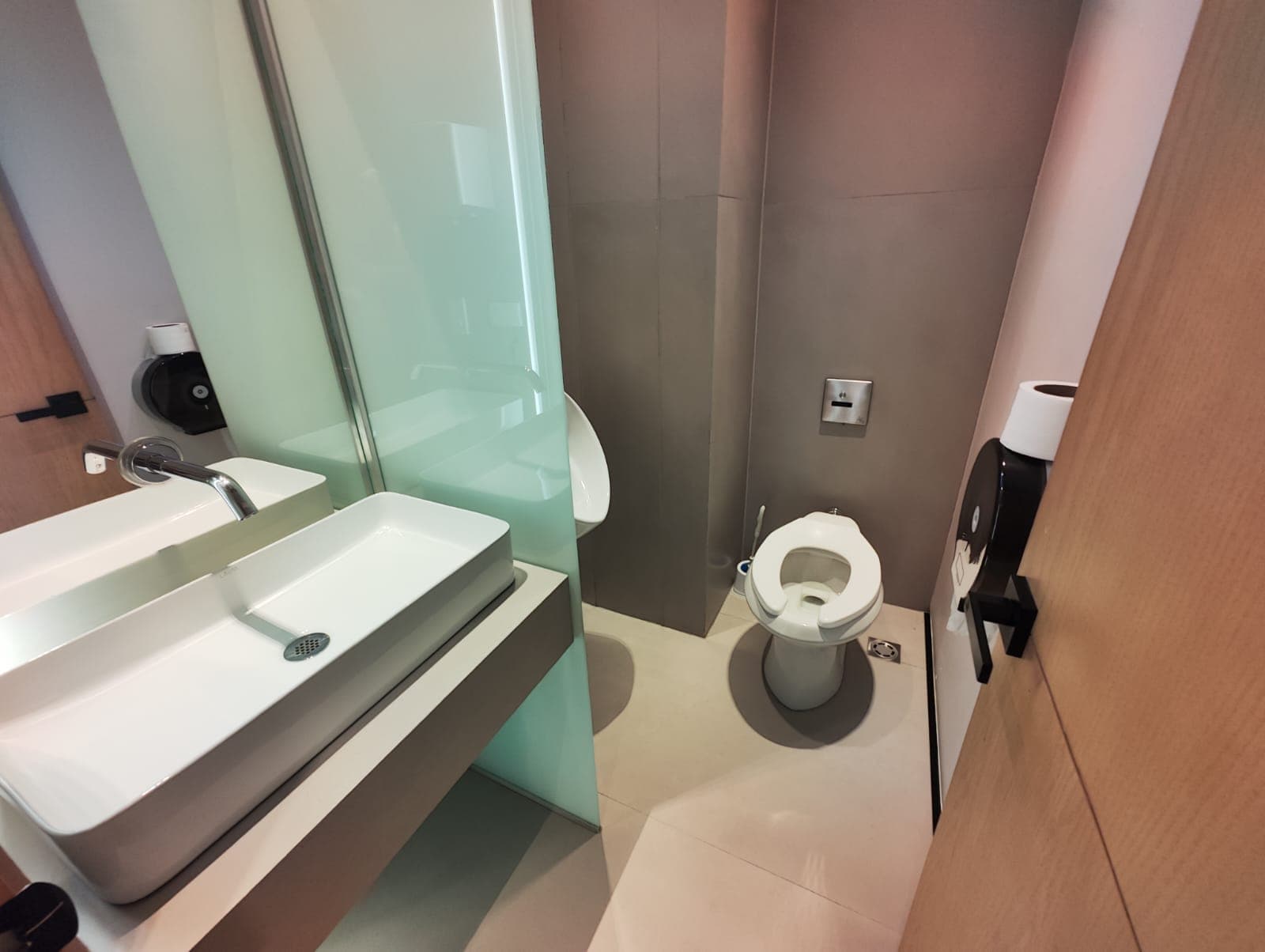 Oficina en arriendo en Estadio, Laureles, Medellín — foto 3 de 20
