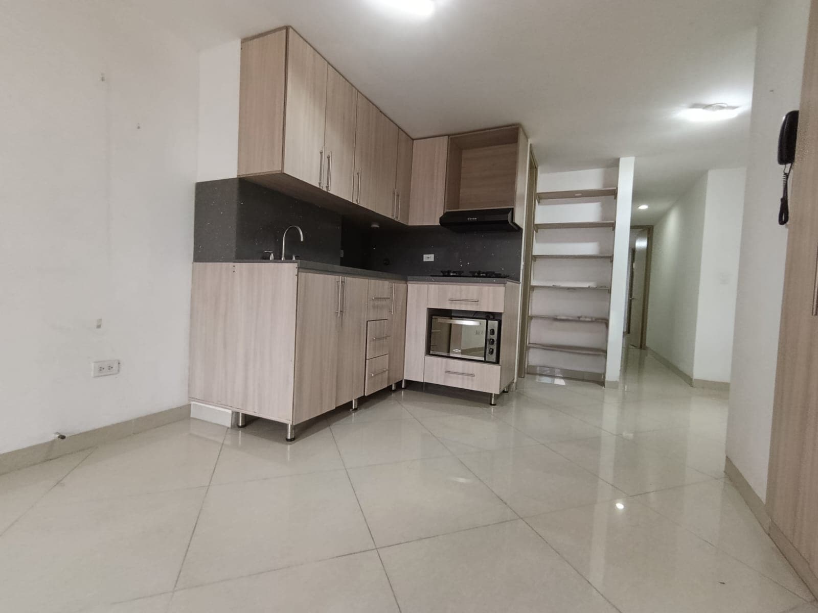 Apartamento en arriendo en La Castellana, Laureles, Medellín — foto 2 de 15