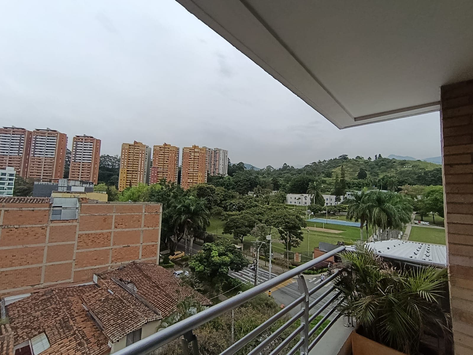 Apartamento en arriendo en La Castellana, Laureles, Medellín — foto 4 de 15