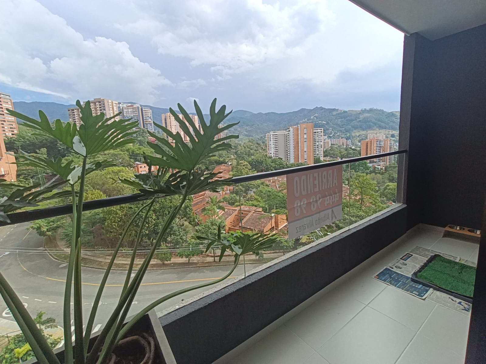 Apartamento en arriendo en Loma del Escobero Envigado — foto 1 de 13