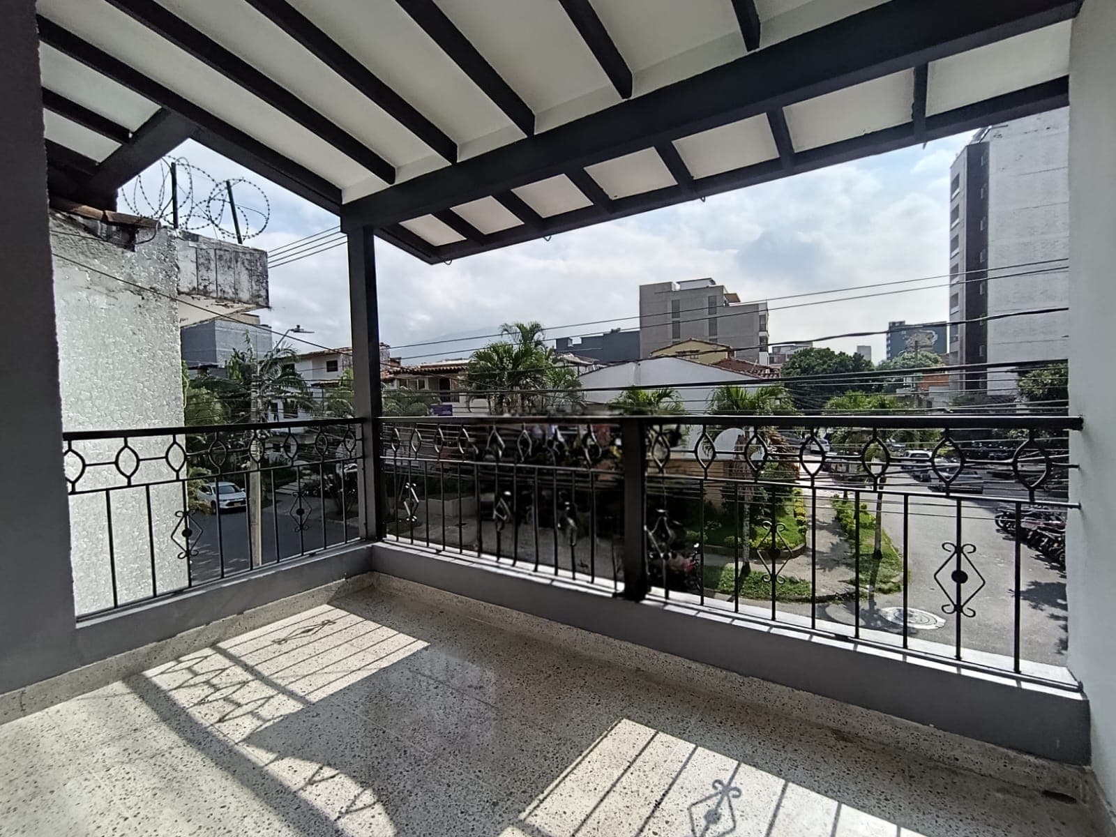 Casa Comercial en arriendo en Florida Nueva, Laureles, Medellín — foto 2 de 20