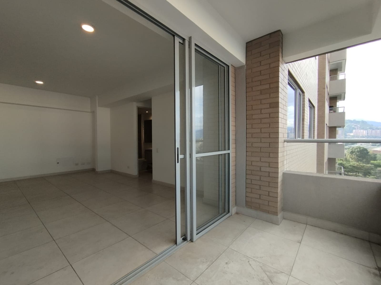 Apartamento en arriendo en Jardines, Envigado — foto 2 de 17