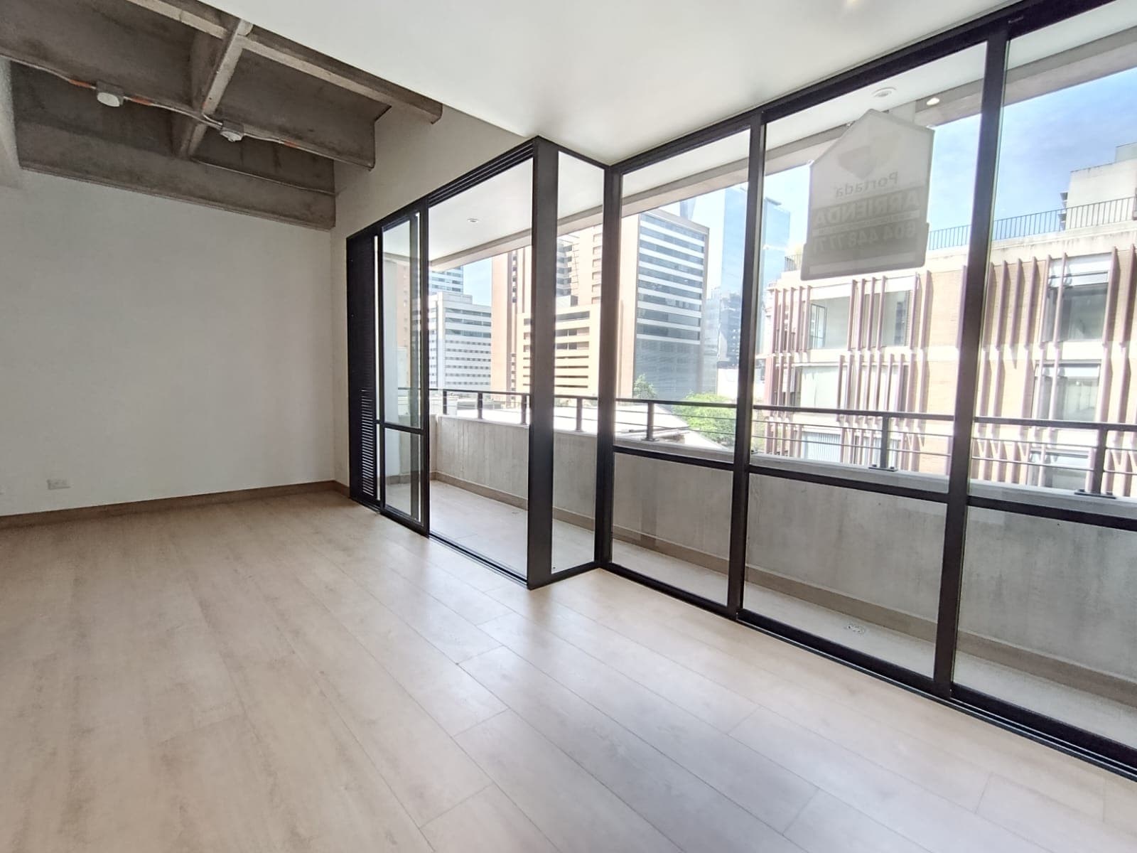 Apartaestudio en arriendo en Ciudad Del Rio, El Poblado, Medellín — foto 1 de 17
