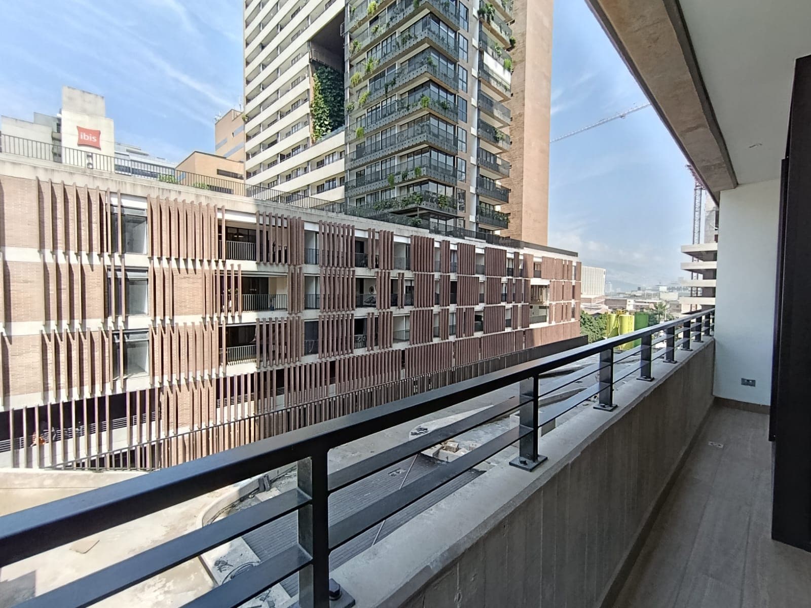 Apartaestudio en arriendo en Ciudad Del Rio, El Poblado, Medellín — foto 2 de 17