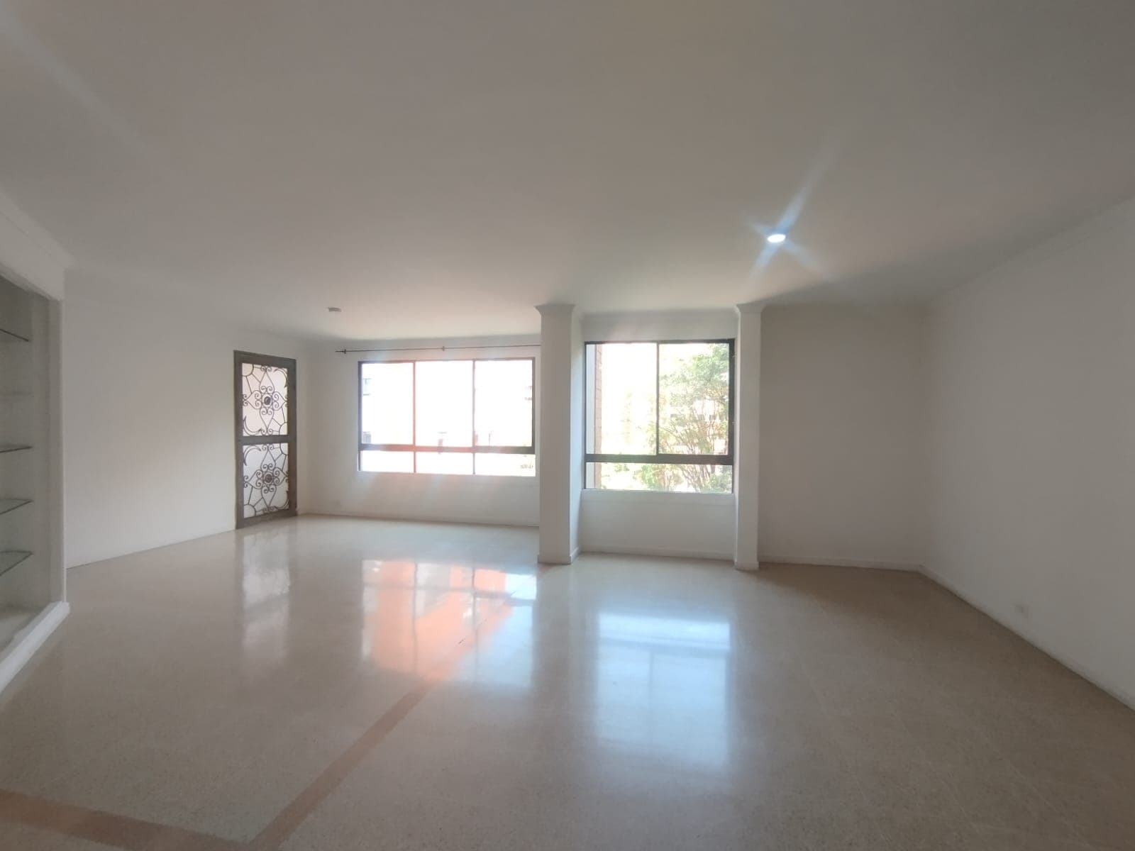 Apartamento en arriendo en El Tesoro, El Poblado, Medellín — foto 1 de 14