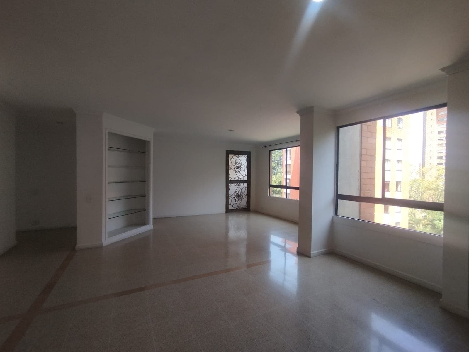 Apartamento en arriendo en El Tesoro, El Poblado, Medellín — foto 2 de 14