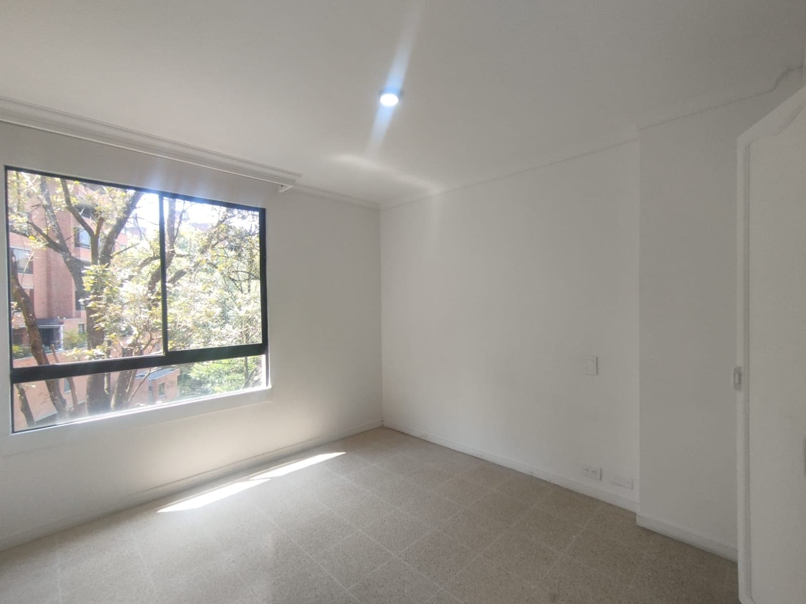 Apartamento en arriendo en El Tesoro, El Poblado, Medellín — foto 5 de 14