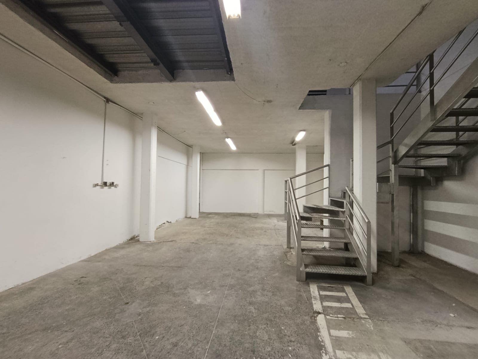 Bodega en arriendo en San Diego, El Poblado, Medellín — foto 1 de 17