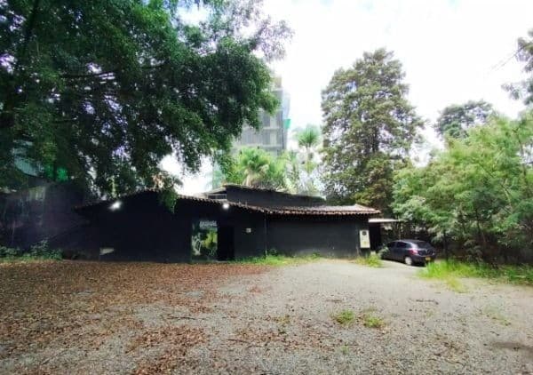 Casa Comercial en arriendo en La Frontera Campestre, El Poblado, Medellín — foto 1 de 17