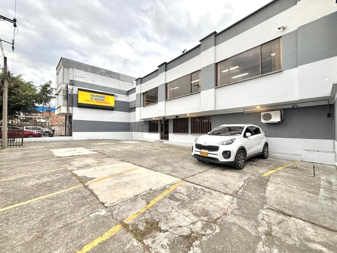 Local en arriendo en Villa Olímpica, Estadio, Pereira — foto 1 de 20