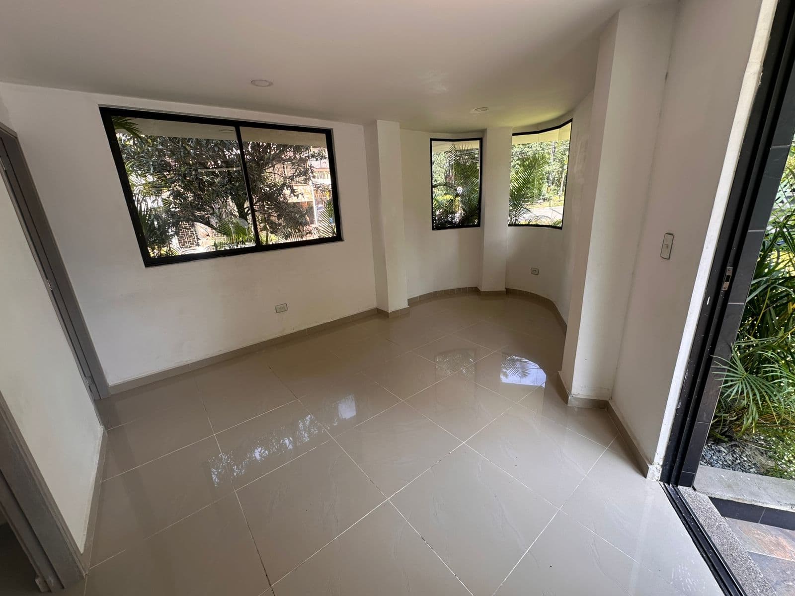 Local en arriendo en Almería, La America, Medellín — foto 1 de 6