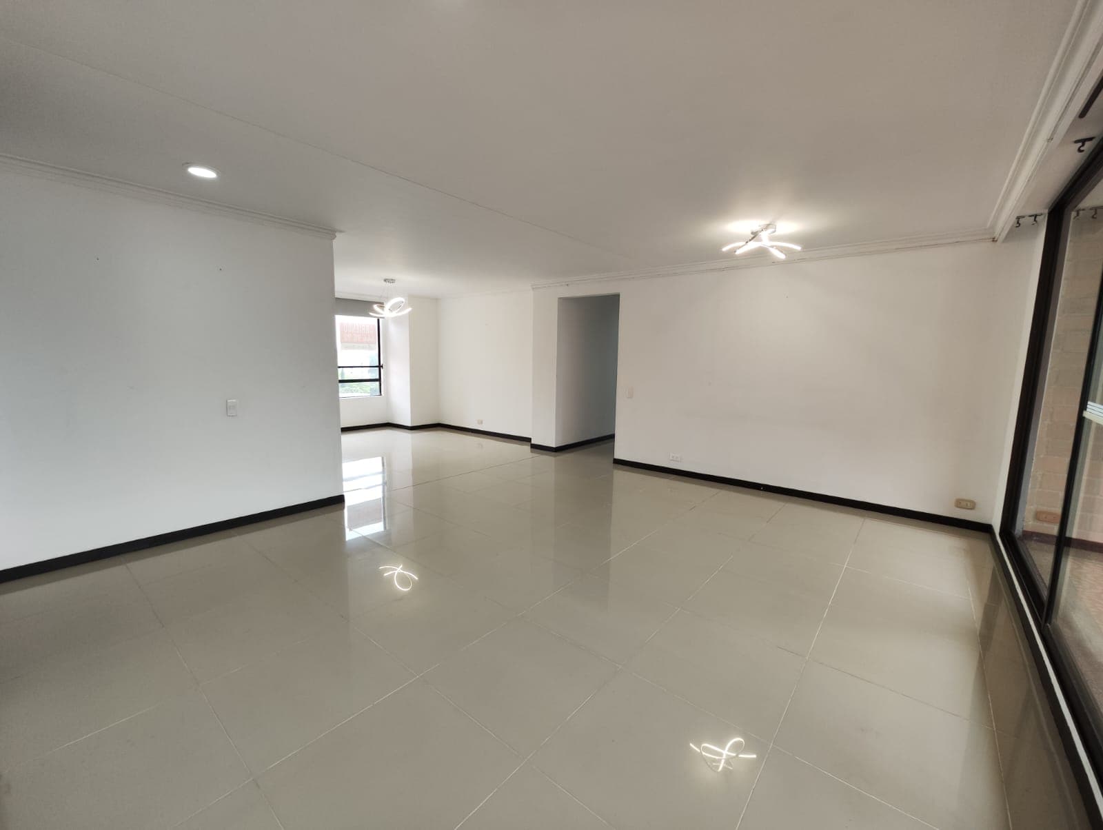 Apartamento en arriendo en Loma De Los Parra, El Poblado, Medellín — foto 2 de 20