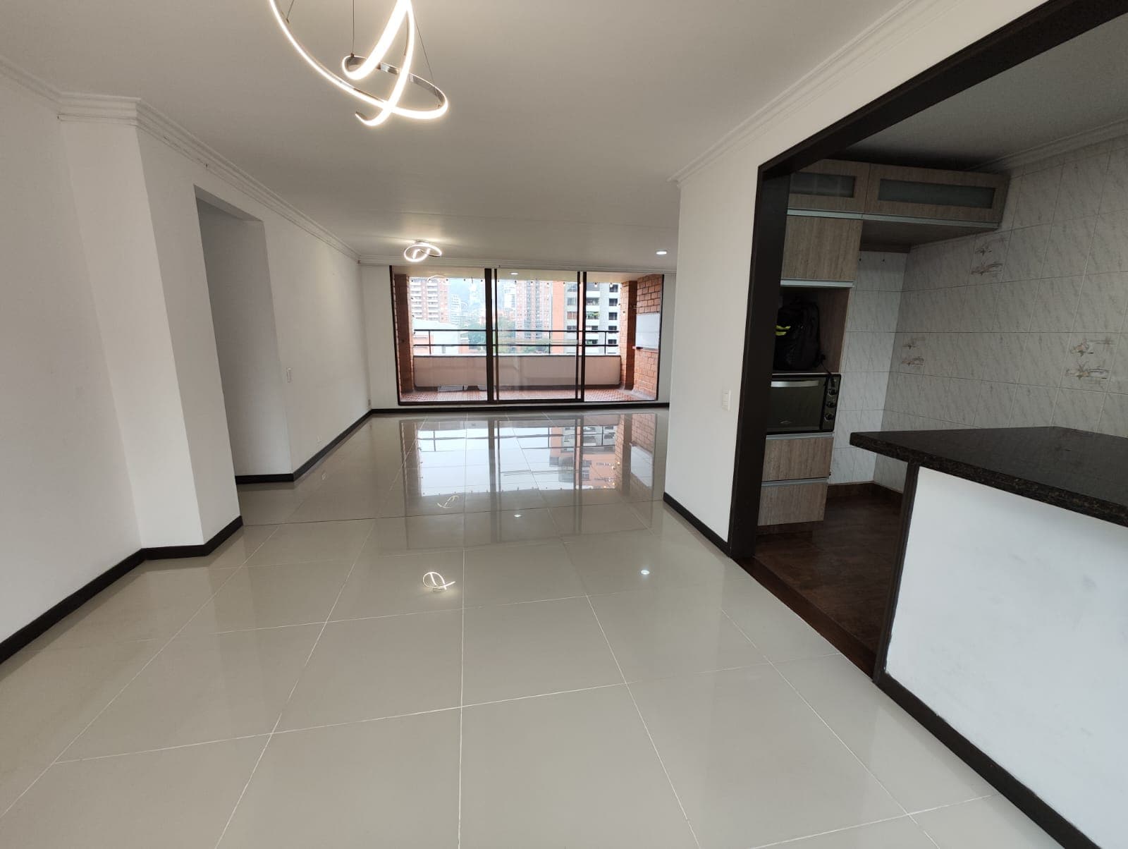 Apartamento en arriendo en Loma De Los Parra, El Poblado, Medellín — foto 4 de 20