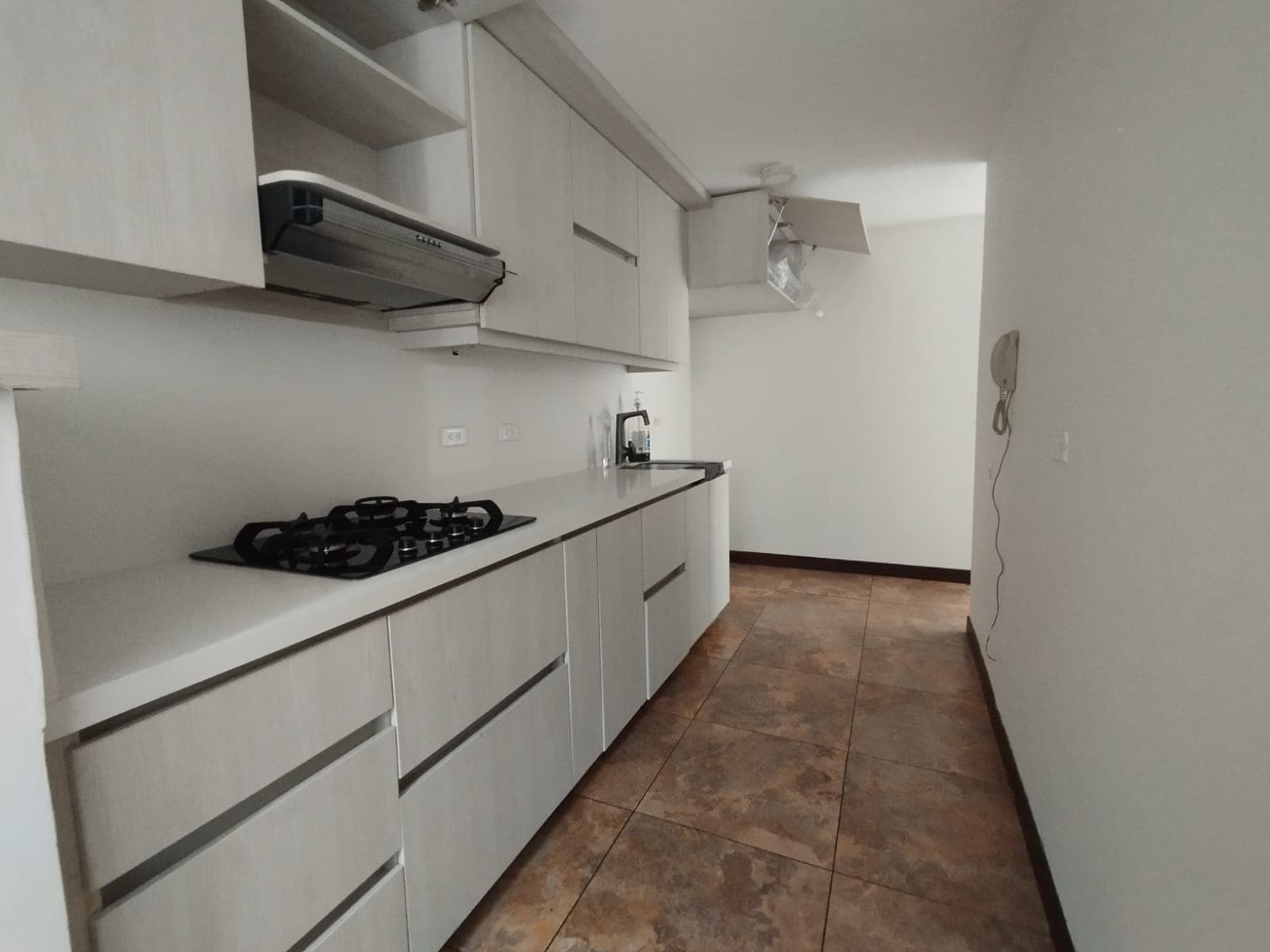 Apartamento en arriendo en La Frontera, El Poblado, Medellín — foto 3 de 15