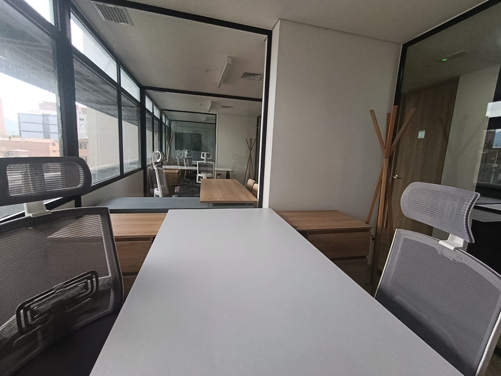 Oficina en arriendo en Los Colores, Laureles, Medellín — foto 4 de 14