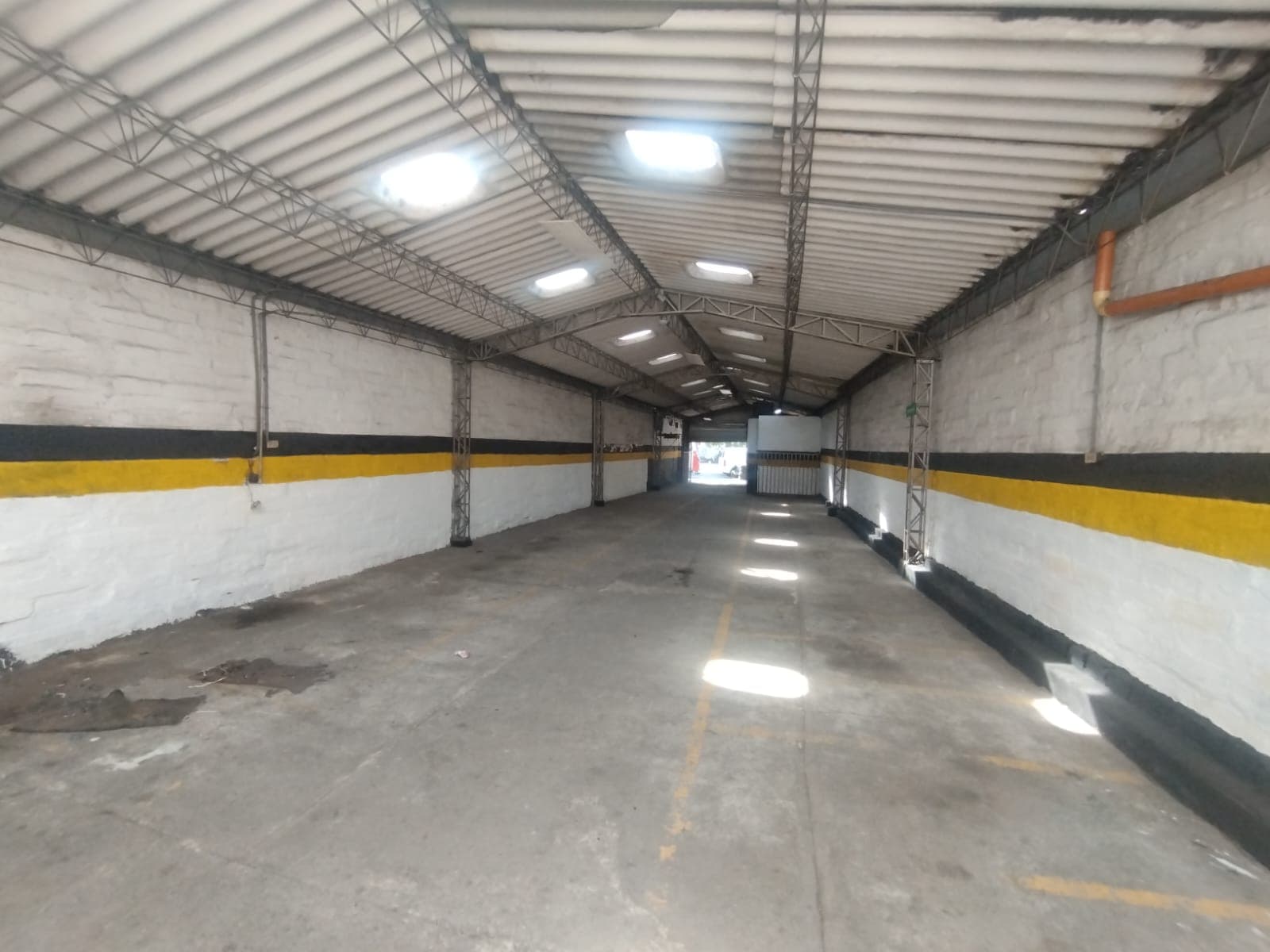 Bodega en arriendo en Prado, Centro, Medellín — foto 1 de 15