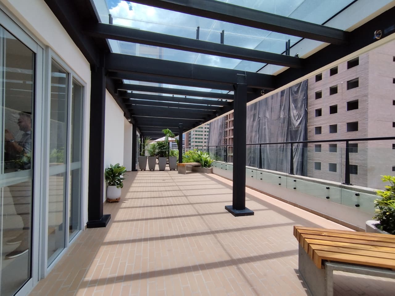 Local en arriendo en Ciudad Del Rio, El Poblado, Medellín — foto 2 de 6