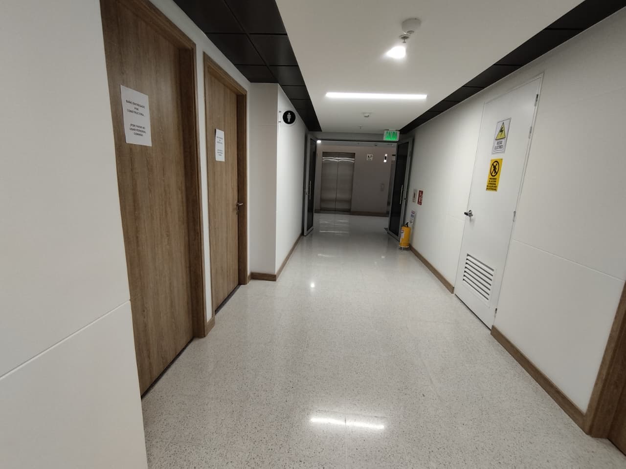 Local en arriendo en Ciudad Del Rio, El Poblado, Medellín — foto 3 de 6