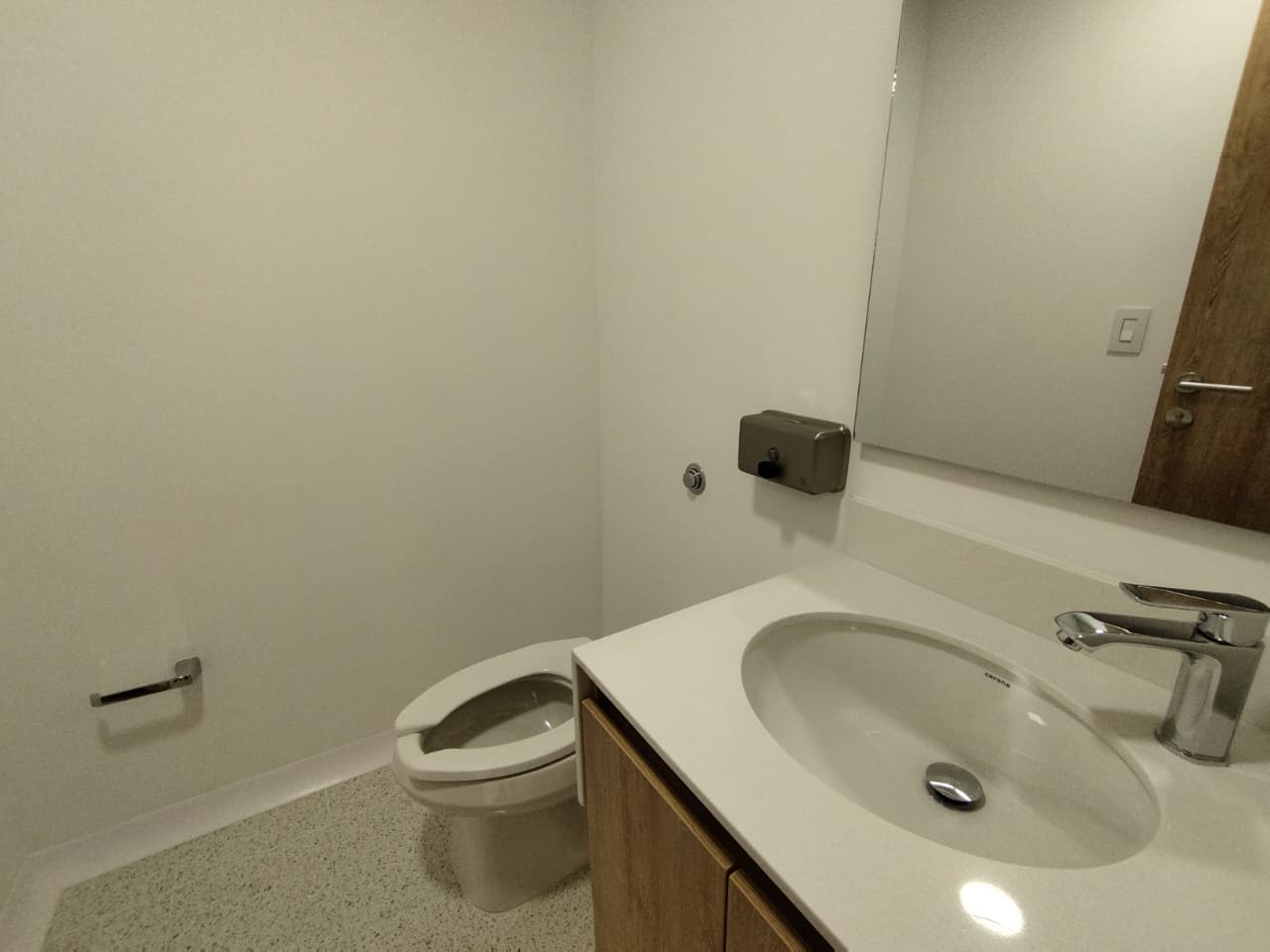Local en arriendo en Ciudad Del Rio, El Poblado, Medellín — foto 5 de 6