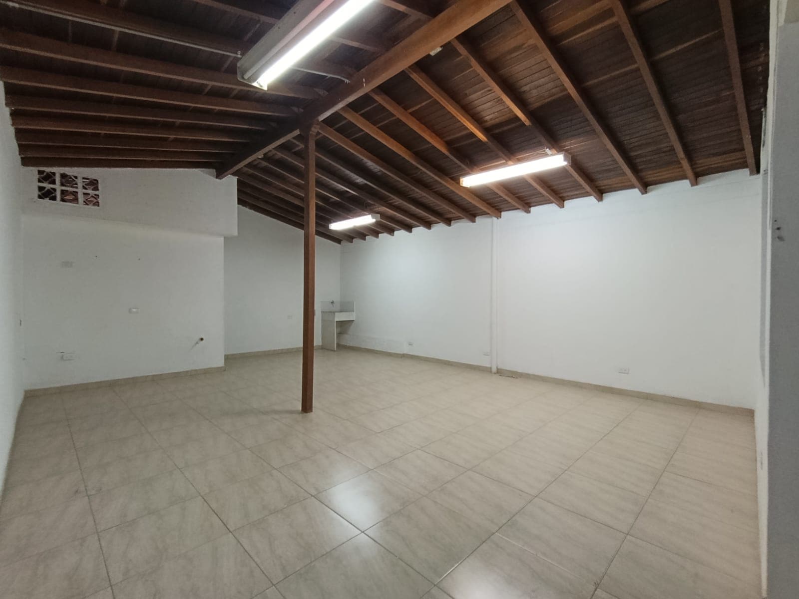 Local en arriendo en Parque De, Envigado — foto 3 de 12