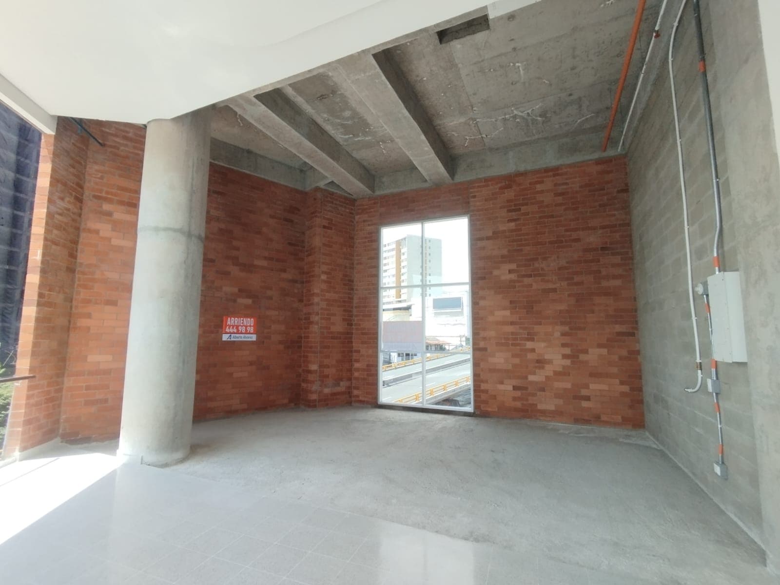Local en arriendo en Laureles, Medellín — foto 1 de 15