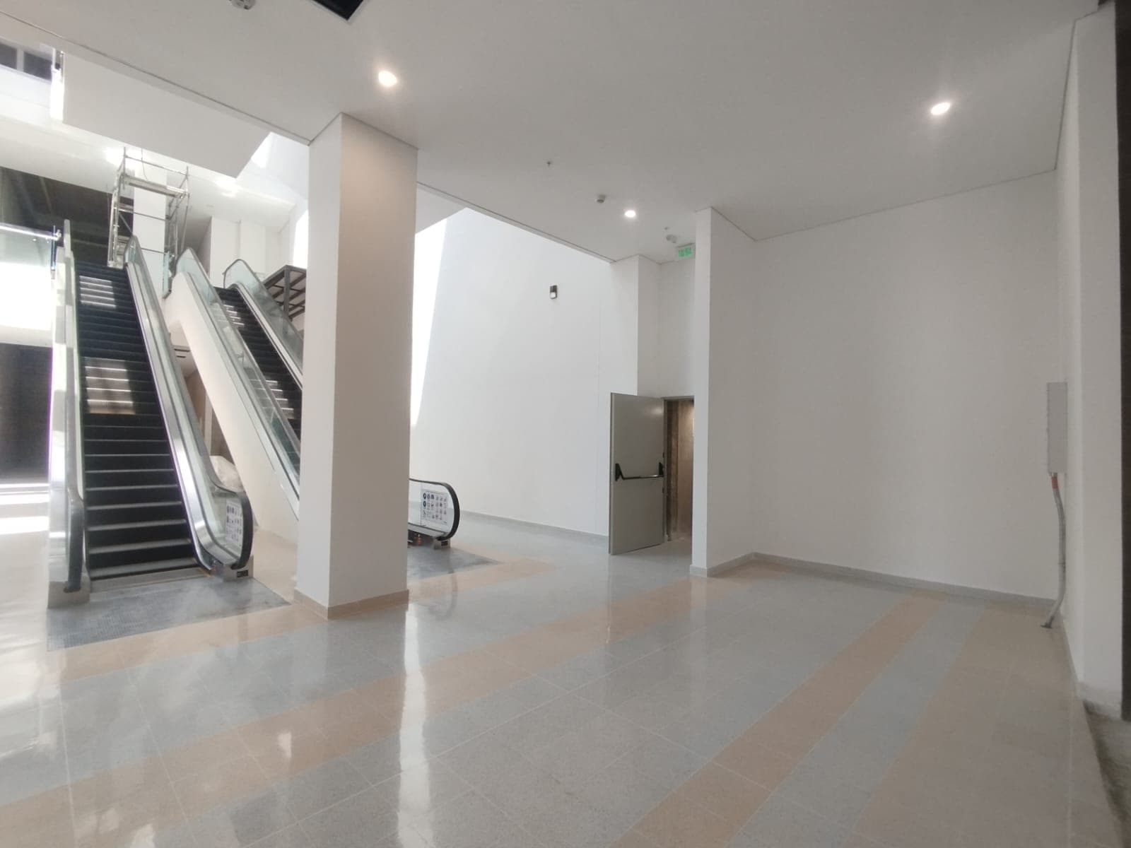 Local en arriendo en Laureles, Medellín — foto 1 de 10