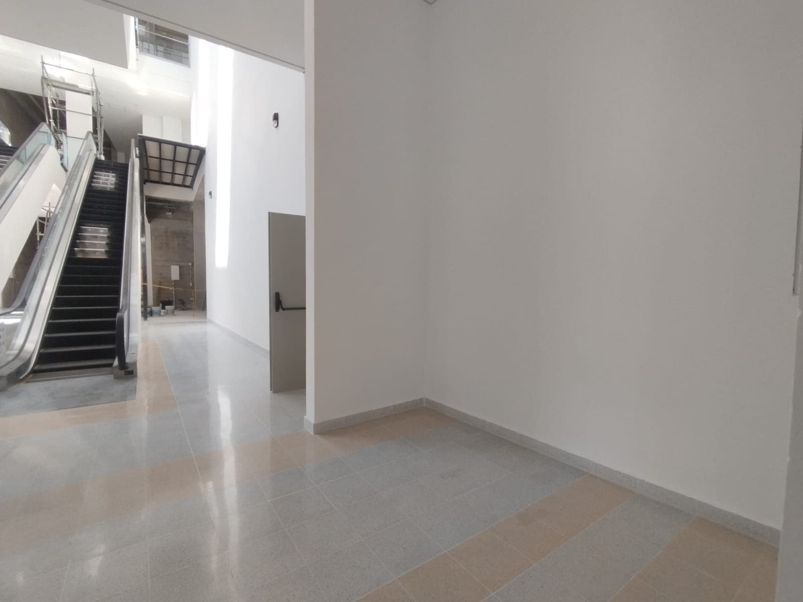 Local en arriendo en Laureles, Medellín — foto 2 de 10