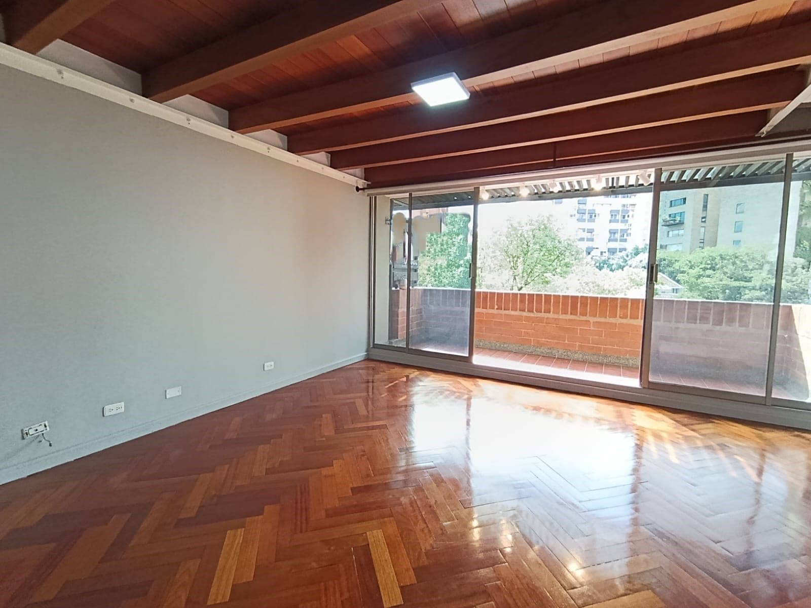 Apartaestudio en arriendo en Lalinde, El Poblado, Medellín — foto 3 de 16