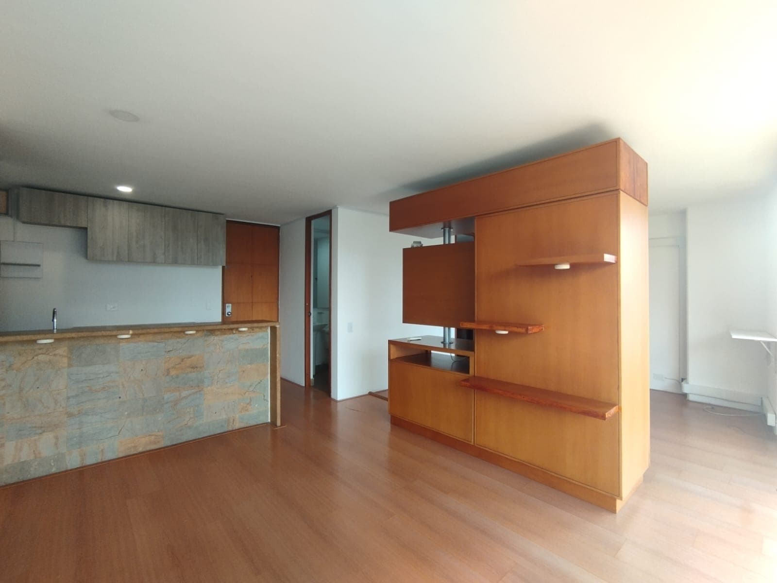 Apartaestudio en arriendo en El Tesoro, El Poblado, Medellín — foto 1 de 17