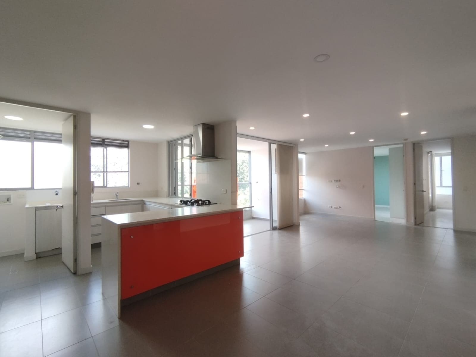 Apartamento en arriendo en Castropol, El Poblado, Medellín — foto 1 de 20