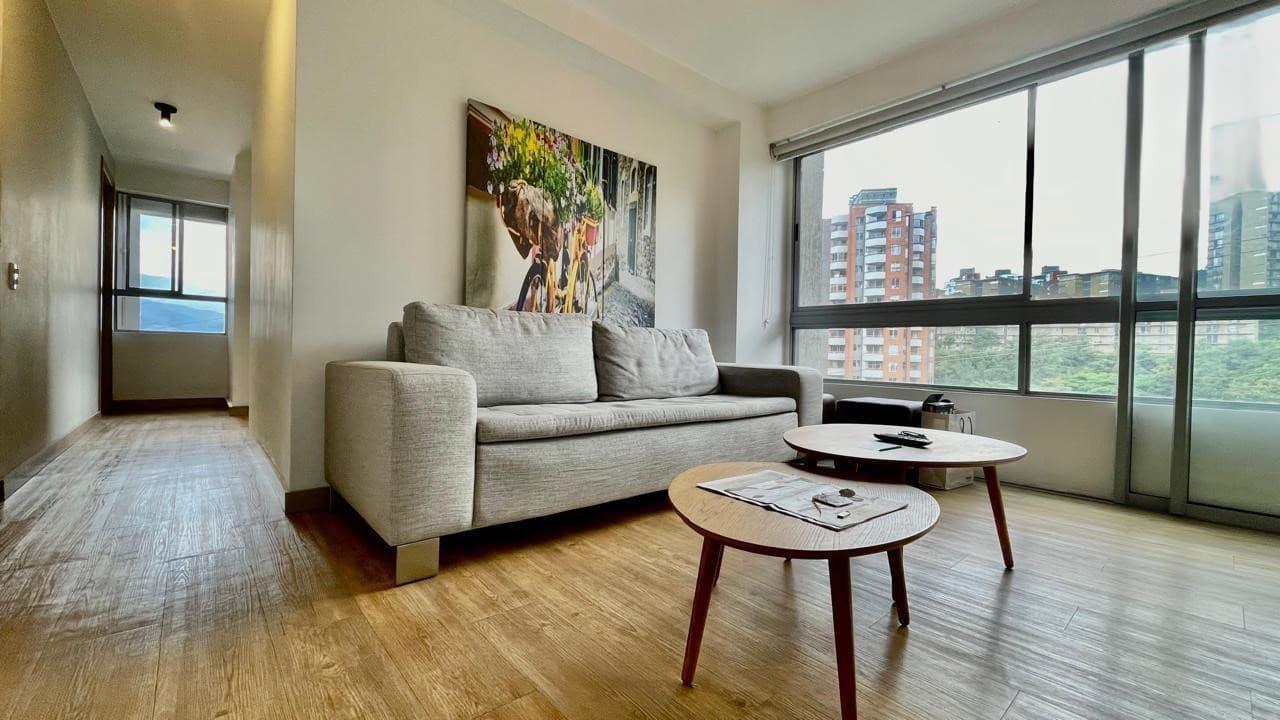 Apartamento en arriendo en Loma De San Julián, El Poblado, Medellín — foto 1 de 20