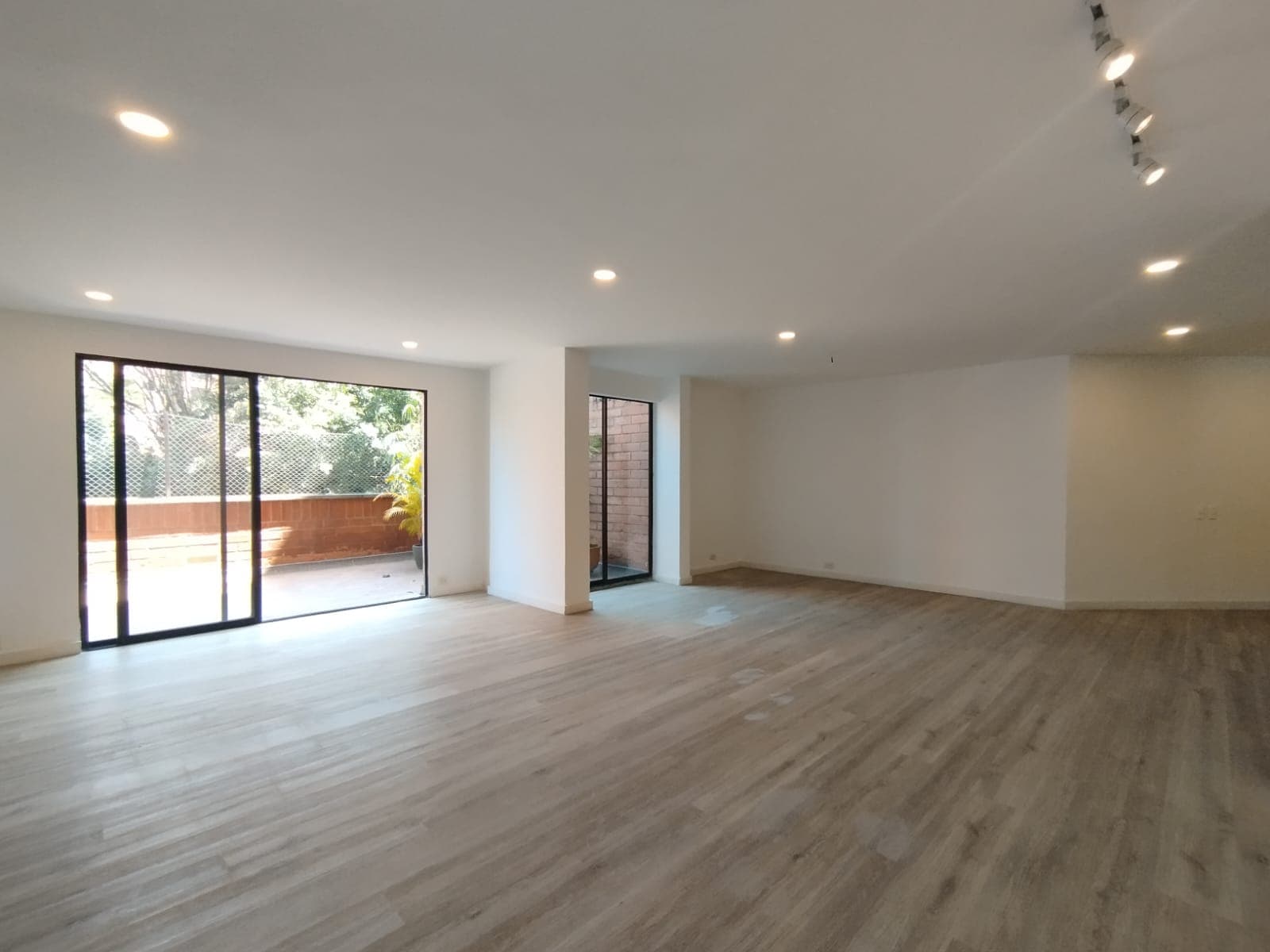 Apartamento en arriendo en El Tesoro, El Poblado, Medellín — foto 1 de 20