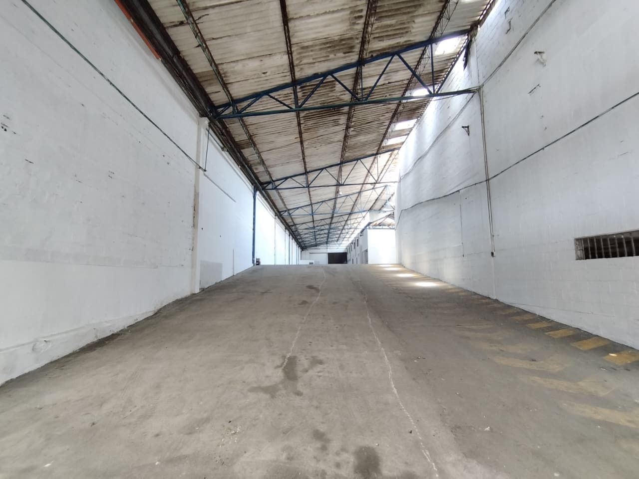 Bodega en arriendo en Santa Cruz, Itagui — foto 2 de 16