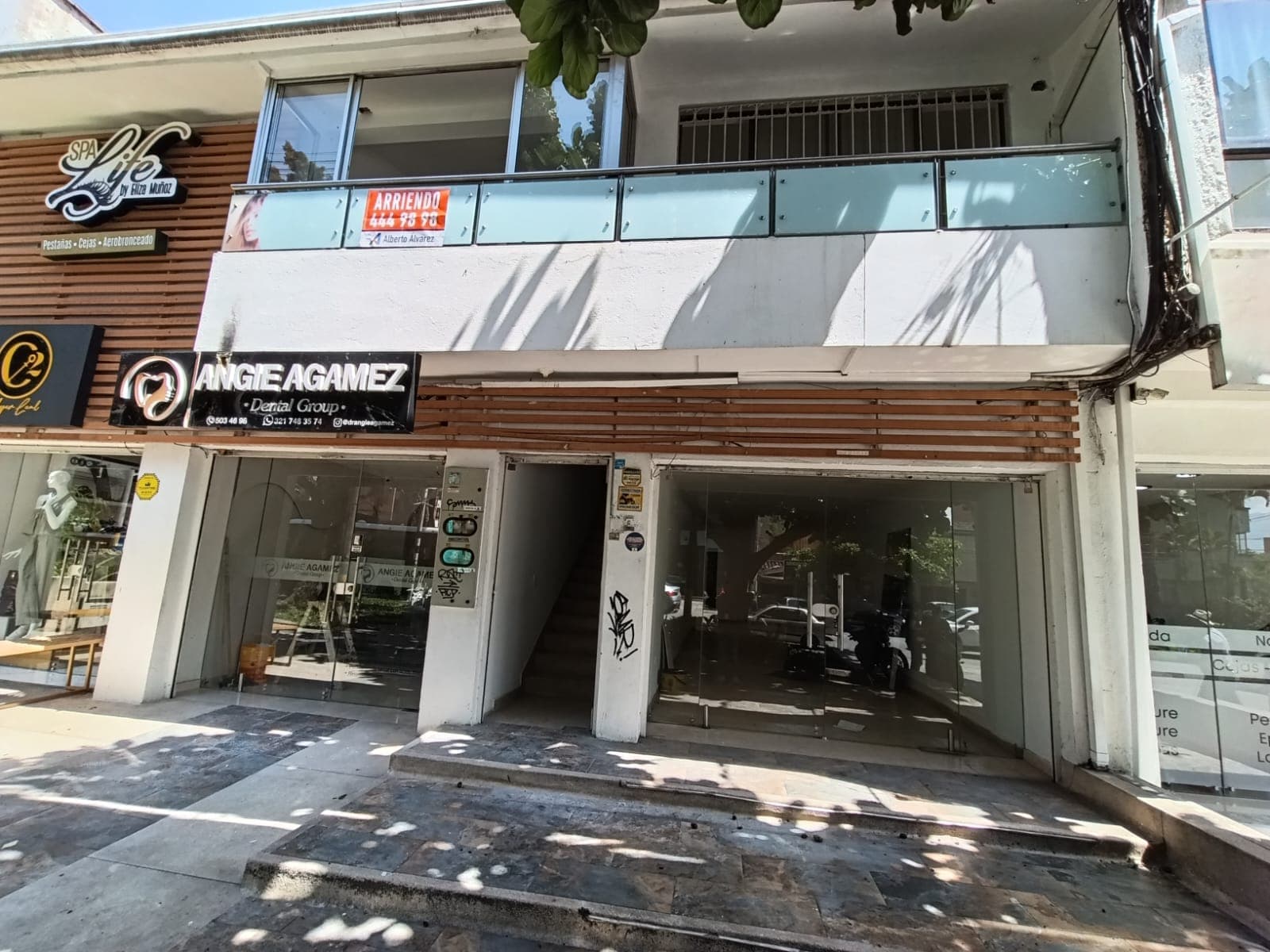 Casa Comercial en arriendo en La Castellana, Laureles, Medellín — foto 1 de 20